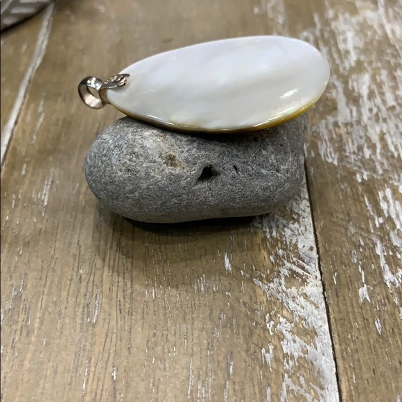 π
Authentic Shell Charm &Sterling - Picture 4 of 8